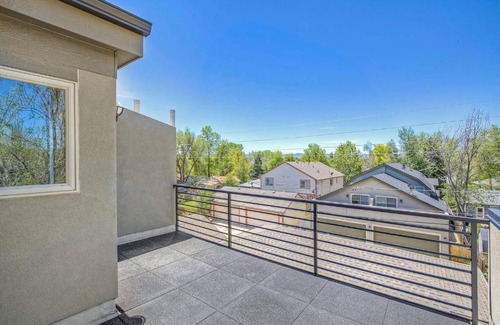 University Bed & Breakfast | Amazing 5BR Home! DU - Walk Everywhere! Sleeps 15!