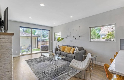 University Bed & Breakfast | Amazing 5BR Home! DU - Walk Everywhere! Sleeps 15!