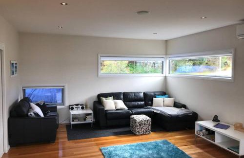 Ansons Bay House | Amazing Ansons Bay Absolute Waterfront Beach House