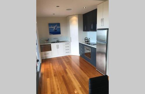 Ansons Bay House | Amazing Ansons Bay Absolute Waterfront Beach House