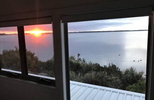 Ansons Bay House | Amazing Ansons Bay Absolute Waterfront Beach House