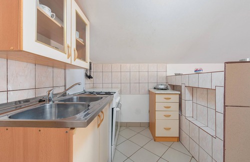 Ribarica Apartment | Amazing apartment in Cesarica with kitchen