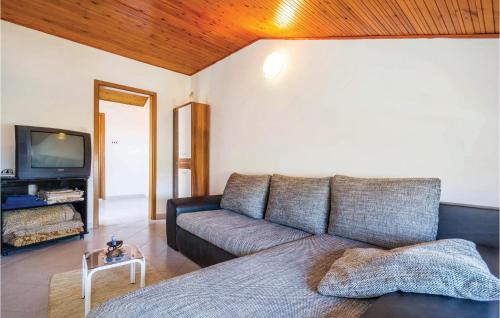 Cesarica Apartment | Amazing Apartment In Cesarica With Wifi
