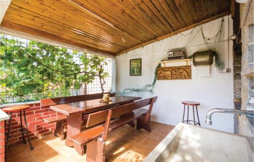 Cesarica Apartment | Amazing Apartment In Cesarica With Wifi