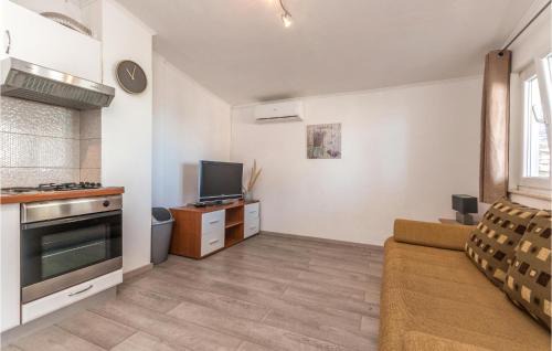 Nevidane Apartment | Amazing Apartment In Nevidane With Wifi