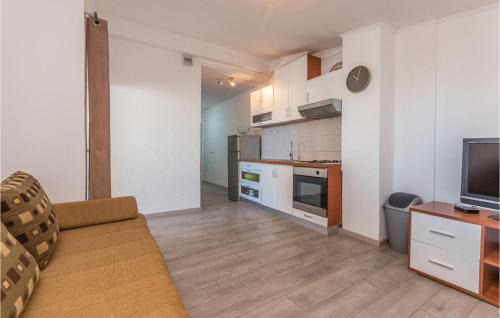 Nevidane Apartment | Amazing Apartment In Nevidane With Wifi