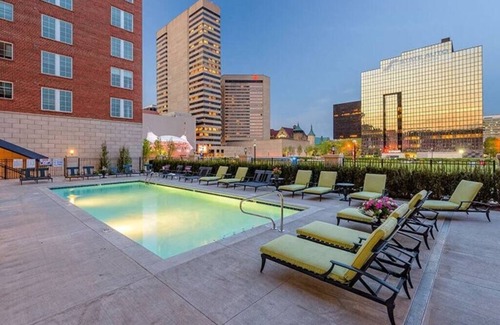 Uptown District Apartment | Amazing Apartment in the Heart of Downtown