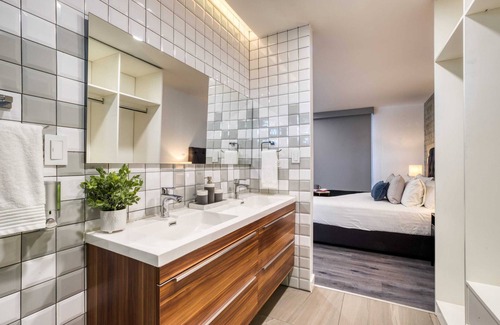 Avenida Revolucion Apartment | Amazing Apt w/a Pvt Balcony: Lounge-B/Center+Gym