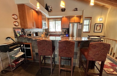 Truckee Condo | Amazing Aspen Grove Northstar Resort Chalet - Walk/Shuttle to Village - NPOA