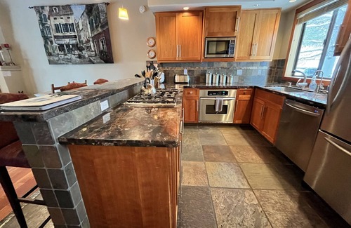 Truckee Condo | Amazing Aspen Grove Northstar Resort Chalet - Walk/Shuttle to Village - NPOA