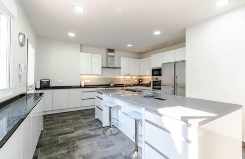 Guadalmina Villa | Amazing Beachfront Villa Heated Pool Marbella