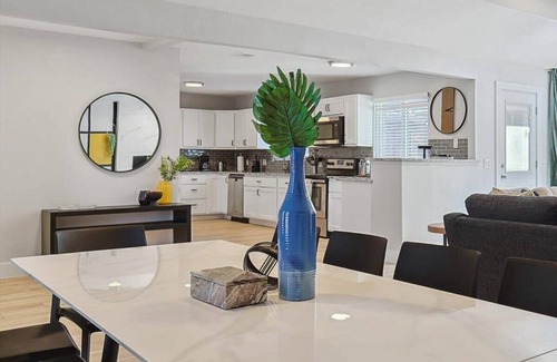 Plano House | Amazing Big, Home - Cinema Room, Pool and Jacuzzi