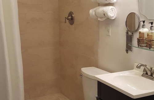 Sunrise Apartment | Amazing Cozy Studio by Sawgrass Mills Mall, In The Heart Of Sunrise, Florida!!