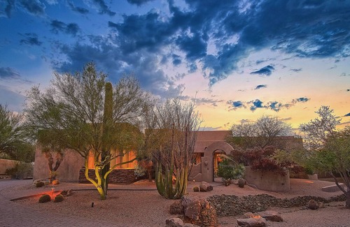 Cave Creek House | AMAZING DESERT OASIS +FILLED WITH AMENITIES + HEATED POOL + 2 HOT TUBS +12 BEDS