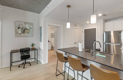 Callahan Apartment | Amazing Downtown King Beds w/ Pool & Parking 420