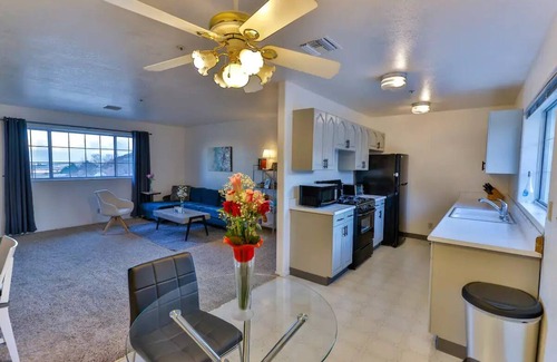 Agua Dulce House | Amazing Escape Close to LA with Pool, jacuzzi, Meditation room, Hiking trails.