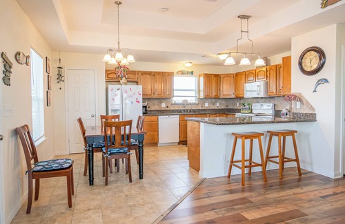Cedar Lane House | Amazing Fishing on Caney Creek w/Pool!