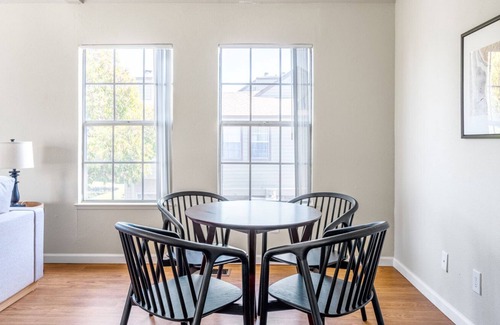 Foster City Apartment | Amazing Foster City 1BR w/ W/D, Gym, Pool, 1 mi. to shops, by Blueground