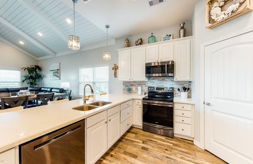 Freeport House | Amazing | Gulf Views | Large Deck | Family Fun