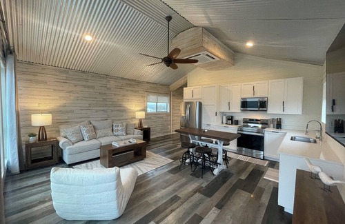 Dripping Springs Cabin | Amazing Hill Country Getaway with Breathtaking Views w/Pool & Spa
