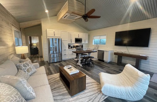 Dripping Springs Cabin | Amazing Hill Country Getaway with Breathtaking Views w/Pool & Spa