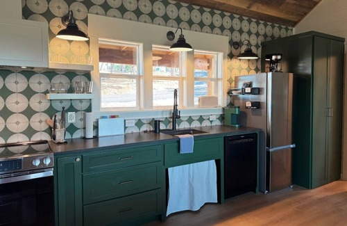 Canyon Lake Cabin | Amazing Hilltop Views - Near Tubing, Lake and Whitewater Amphitheater - Hot Tub