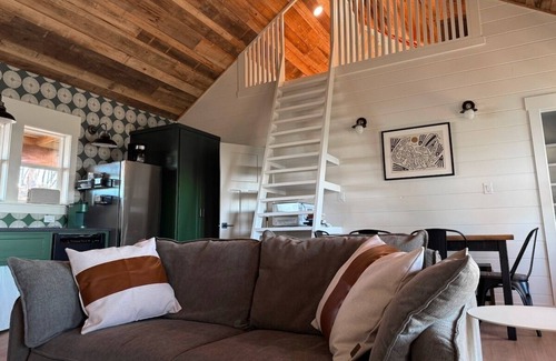 Canyon Lake Cabin | Amazing Hilltop Views - Near Tubing, Lake and Whitewater Amphitheater - Hot Tub