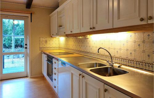 Orkelljunga Municipality House | Amazing Home In Åsljunga With Kitchen