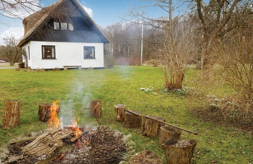 Vindebæk House | Amazing home in Askeby with kitchen