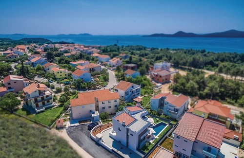 Biograd na Moru House | Amazing home in Biograd with kitchen