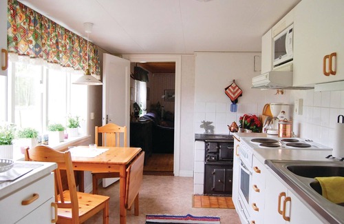 Falkoping House | Amazing home in Blidsberg with WiFi
