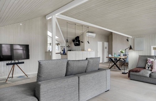 Smidstrup Strand House | Amazing home in Gilleleje with WiFi