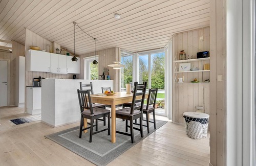 Fjellerup Strand House | Amazing home in Glesborg with WiFi