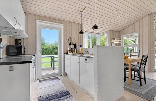 Fjellerup Strand House | Amazing home in Glesborg with WiFi