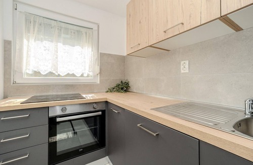 Donji Karin House | Amazing home in Karin