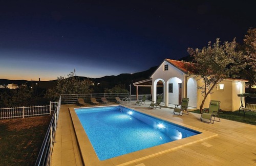 Kastela House | Amazing Home in Kastel Luksic With Wifi and 1 Bedrooms