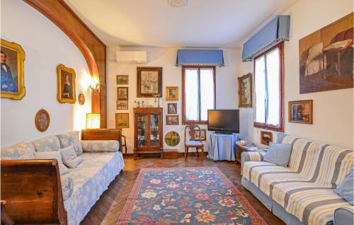 Santa Maria in Stelle House | Amazing Home In Lido Di Venezia With Kitchen