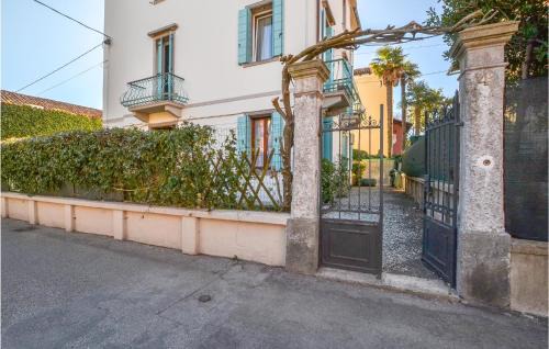 Santa Maria in Stelle House | Amazing Home In Lido Di Venezia With Kitchen