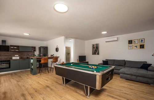 Maslenica House | Amazing home in Maslenica with WiFi