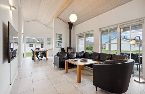 Houstrup House | Amazing home in Nørre Nebel with WiFi