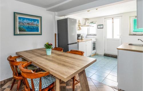 Opuzen House | Amazing Home In Opuzen With Kitchen