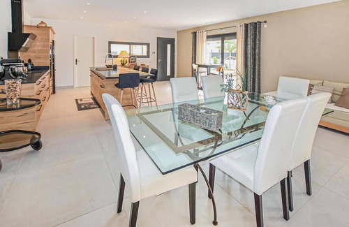 Robion House | Amazing home in Robion