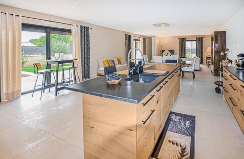 Robion House | Amazing home in Robion