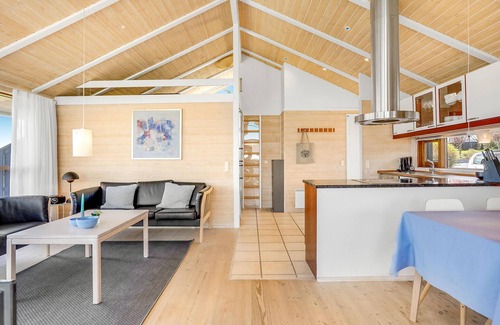 Grønninghoved Strand House | Amazing home in Sjølund with WiFi