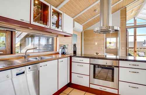 Grønninghoved Strand House | Amazing home in Sjølund with WiFi