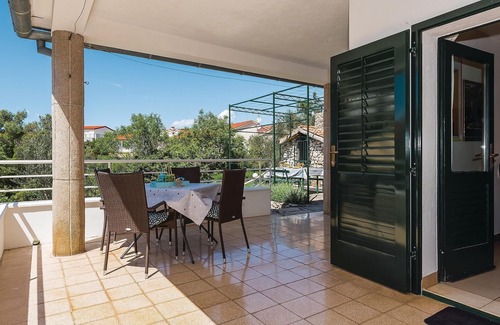 Zaboric House | Amazing home in Zaboric with kitchen