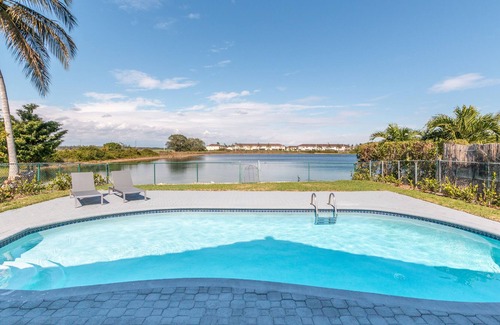 Ludlam House | Amazing Home with Lake view. Private pool