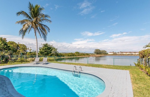 Ludlam House | Amazing Home with Lake view. Private pool