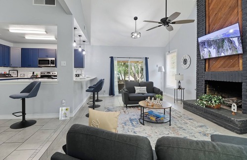 North San Antonio - SAT House | Amazing home with Pool, Jacuzzi, Fire Pit, near Airport, Sea World & River Walk