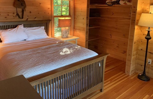 Colchester Cabin | Amazing Lakefront Cabin with Great Swimming & Epic Views